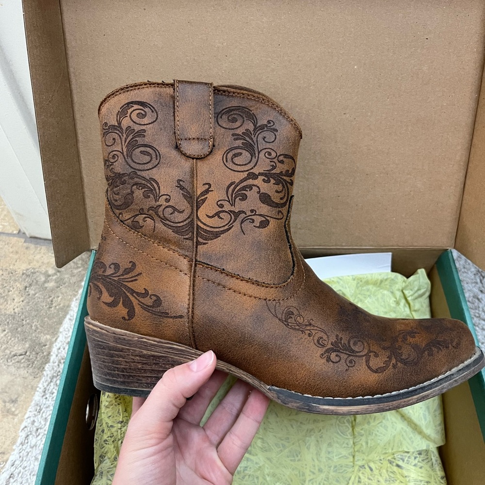 Roper ankle boots